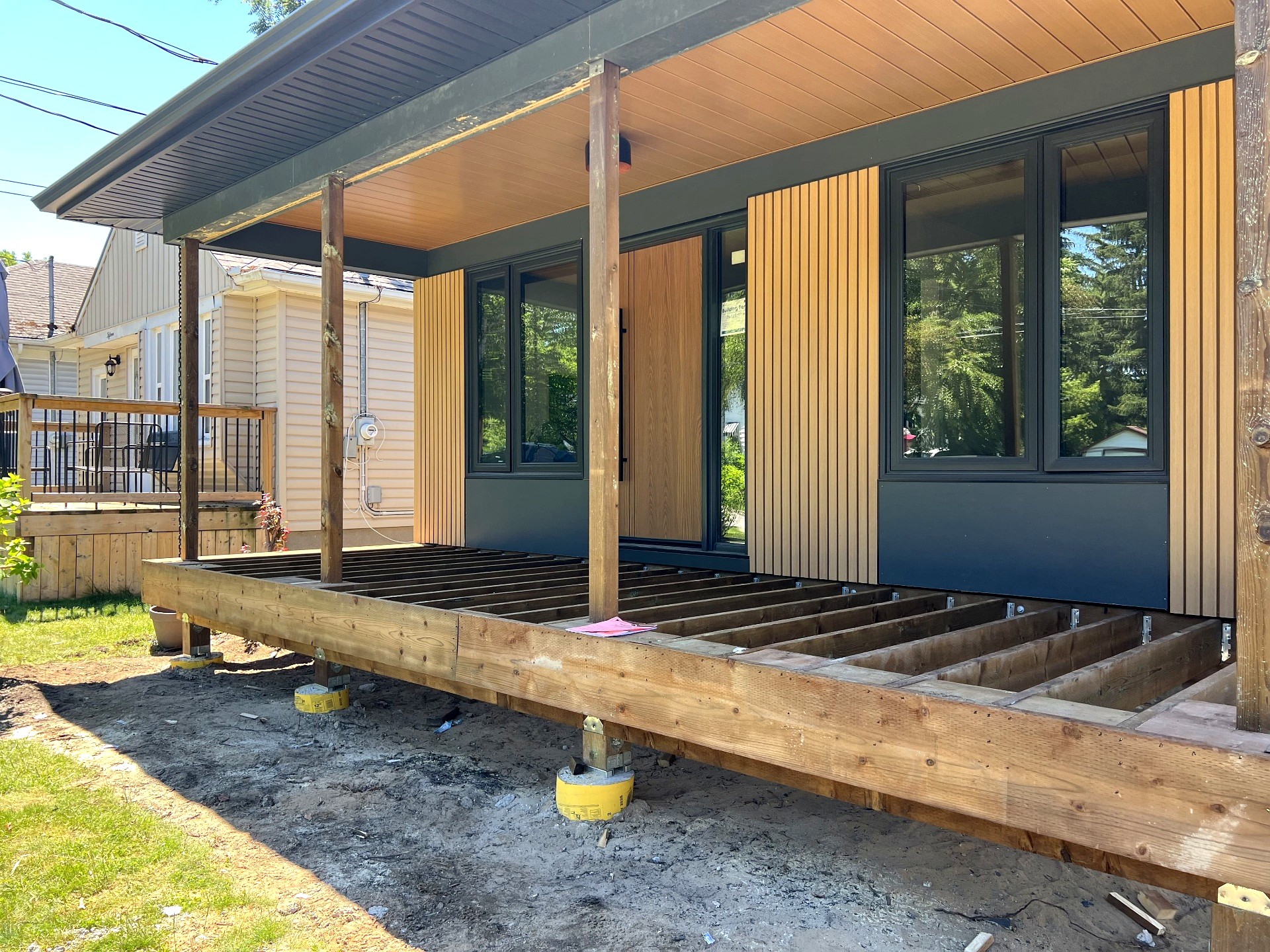 Composite deck upgrade in Niagara