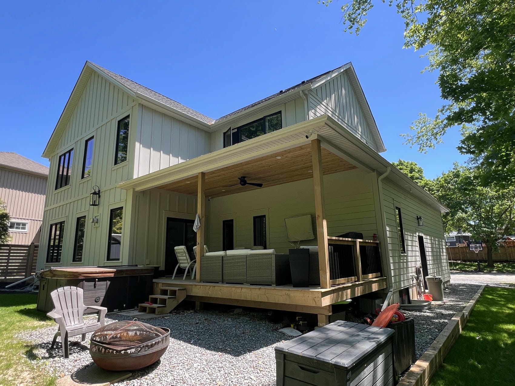 James Hardie horizontal lap siding on custom new build home in Puslinch