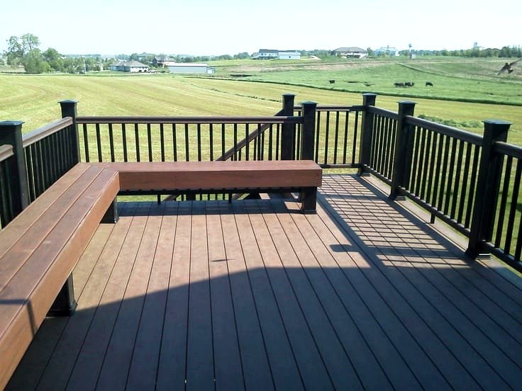 Custom backyard deck construction in Niagara Region