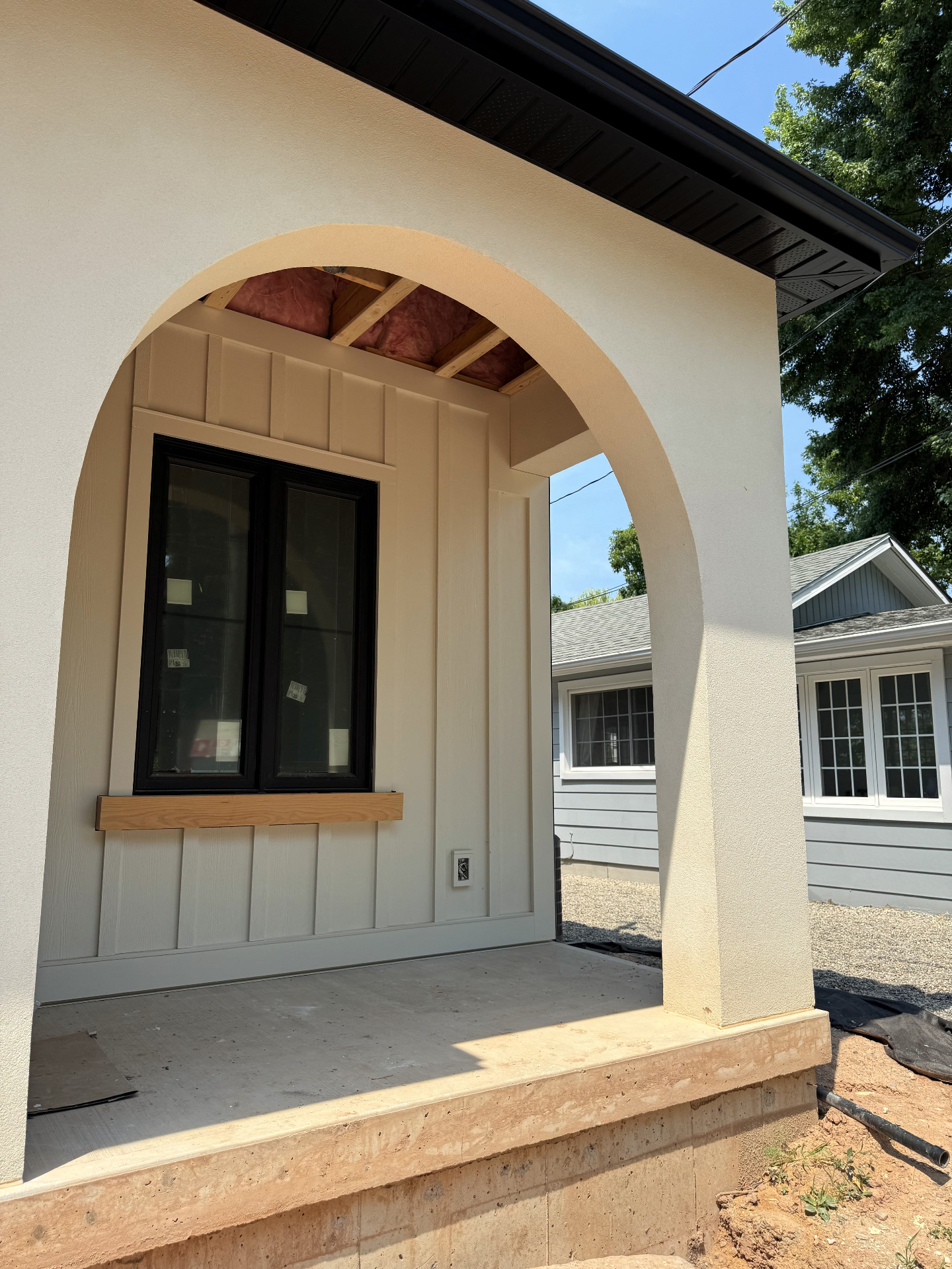 Stucco refinishing and exterior finish upgrade in Niagara