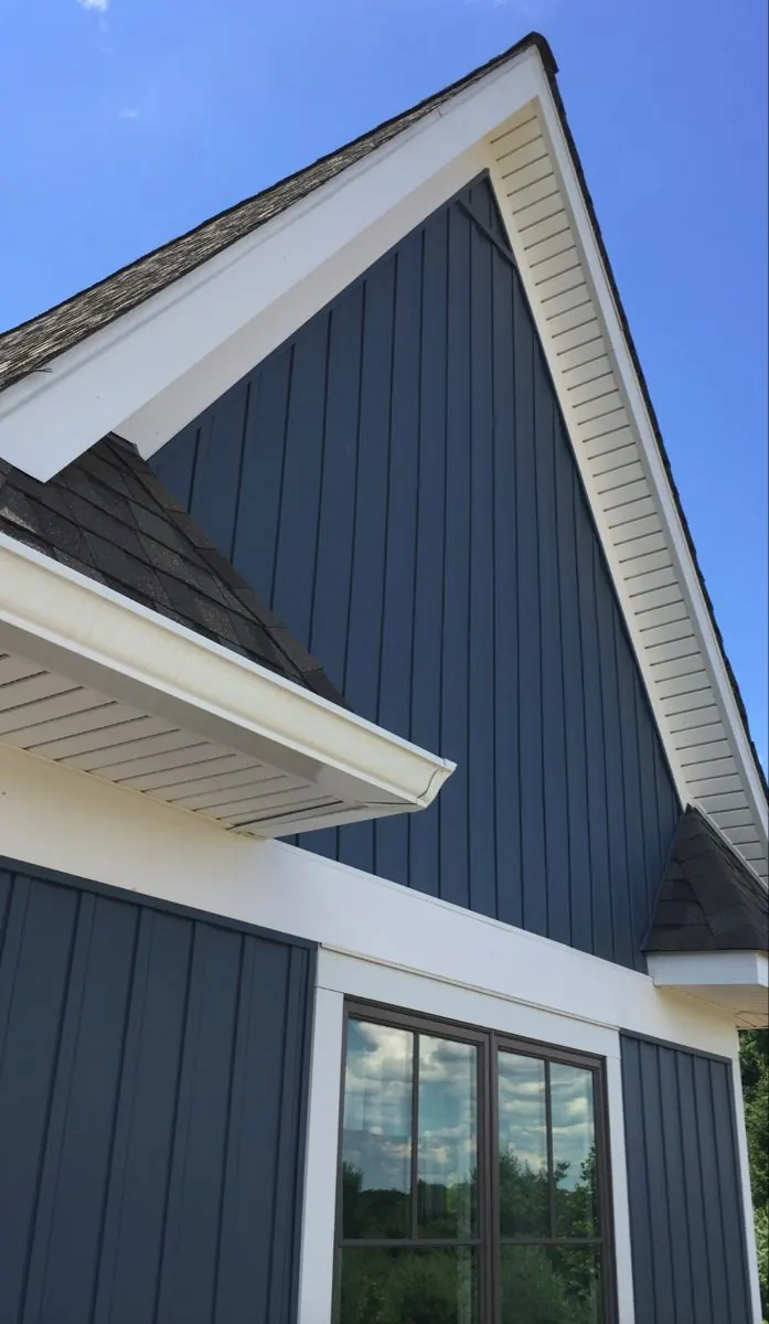 Board & Batten (Vertical) Vinyl Siding