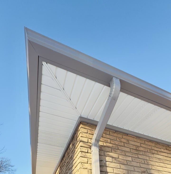 White seamless aluminum eavestrough with downspout