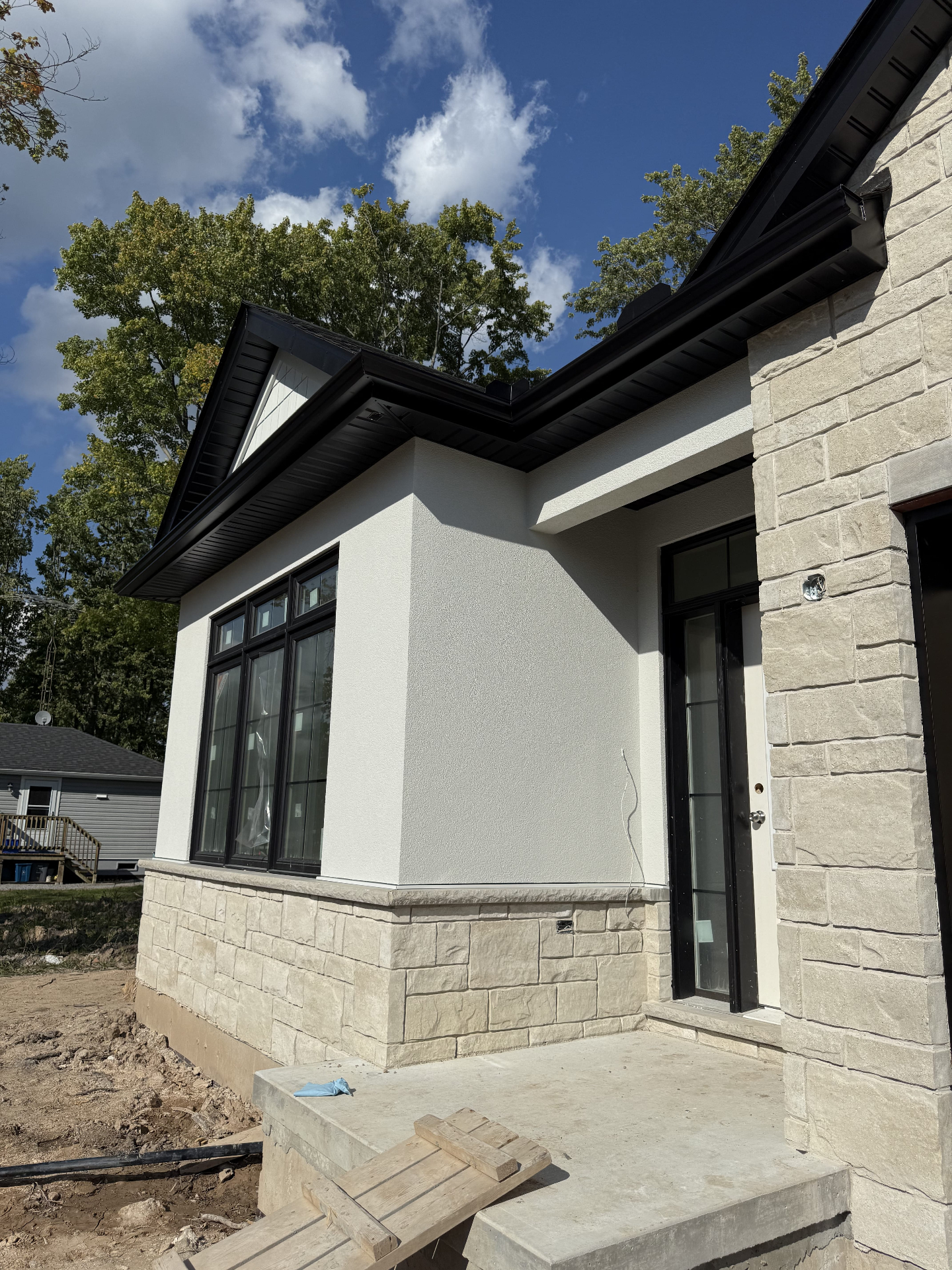 Residential stucco installation in Niagara
