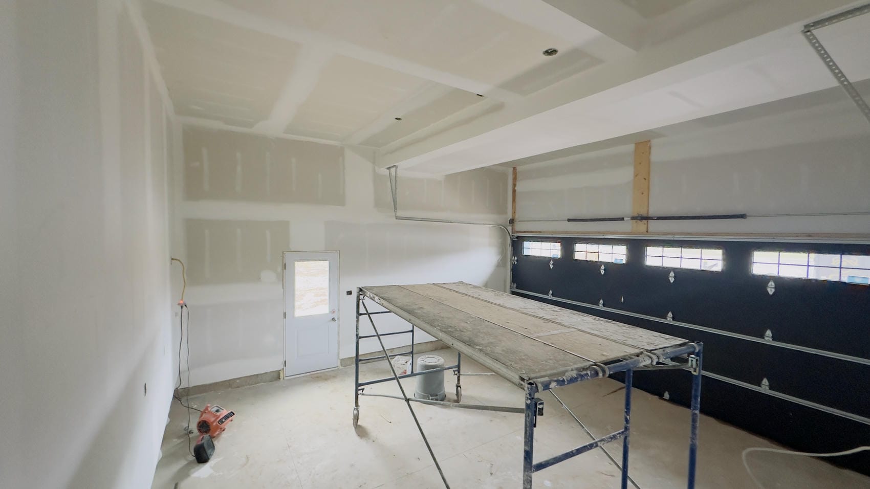 Garage drywall installation and ceiling boarding in Niagara