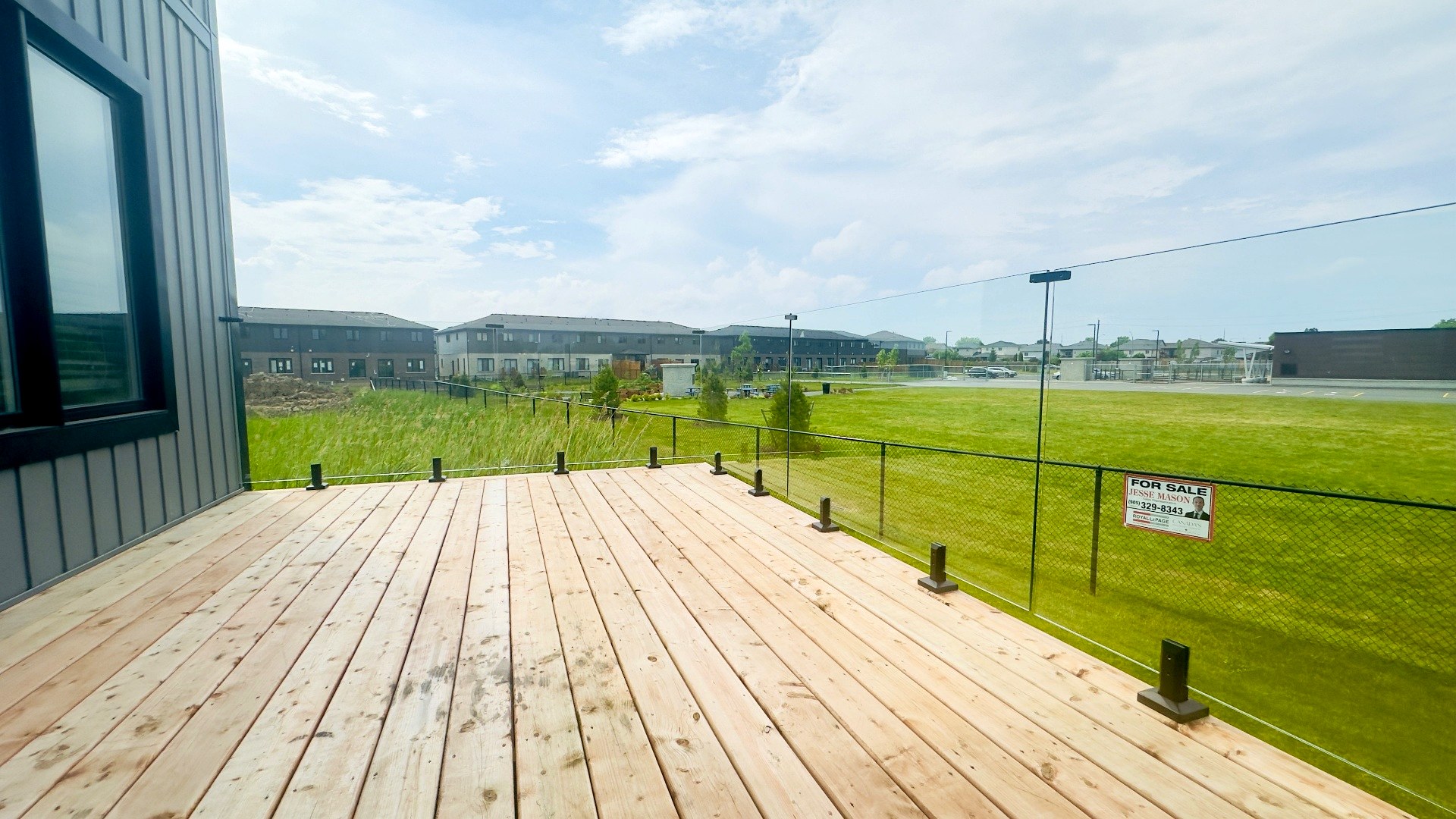 Composite deck upgrade in Niagara